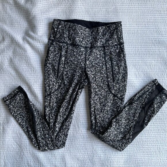 Lululemon Invigorate 7/8 Tight - Picture 5 of 8